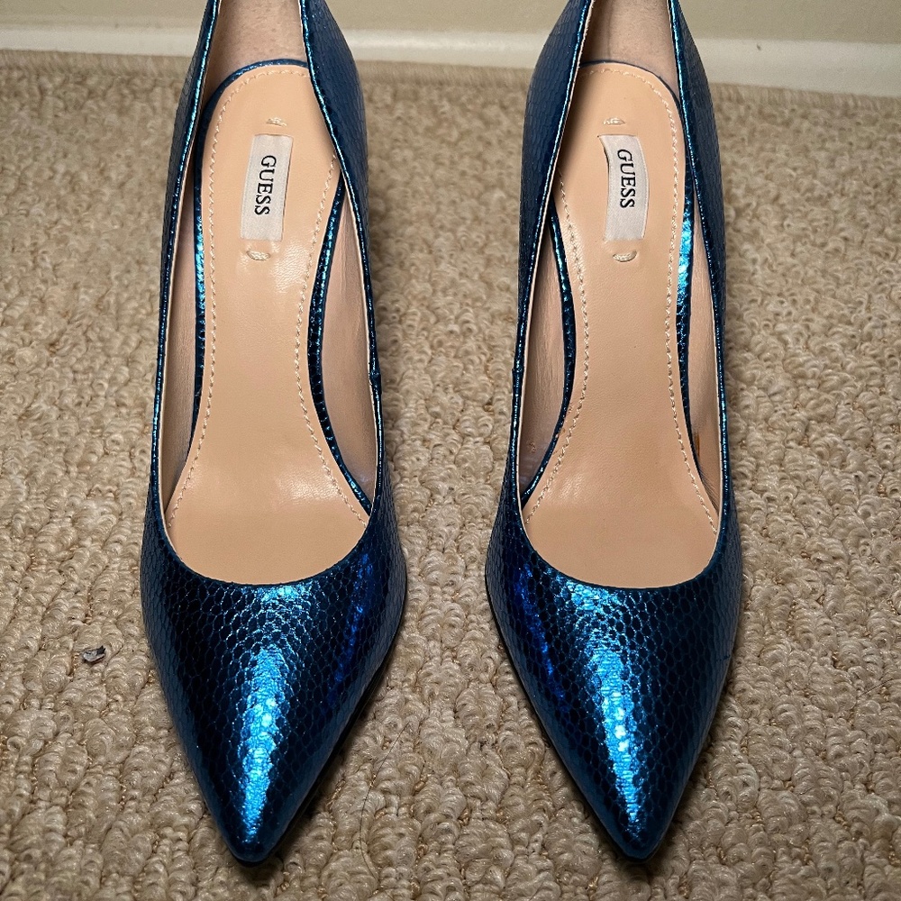 Guess Metallic Blue Pointed Toe Stiletto Heels – Size 7.5